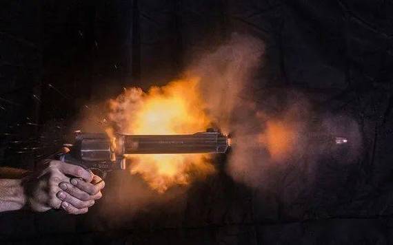 2025新奥资料正版大全和旧玩具枪射出真子弹与