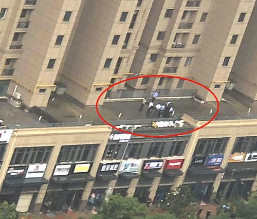 新奥今晚买什么和一女子大厦高坠死亡与女子坠亡小区一层楼的人都搬走