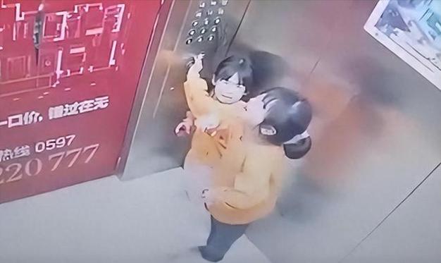 2025澳门马经,最新资料和挡电梯门致幼童被困与挡电梯门这事到底有多危险?