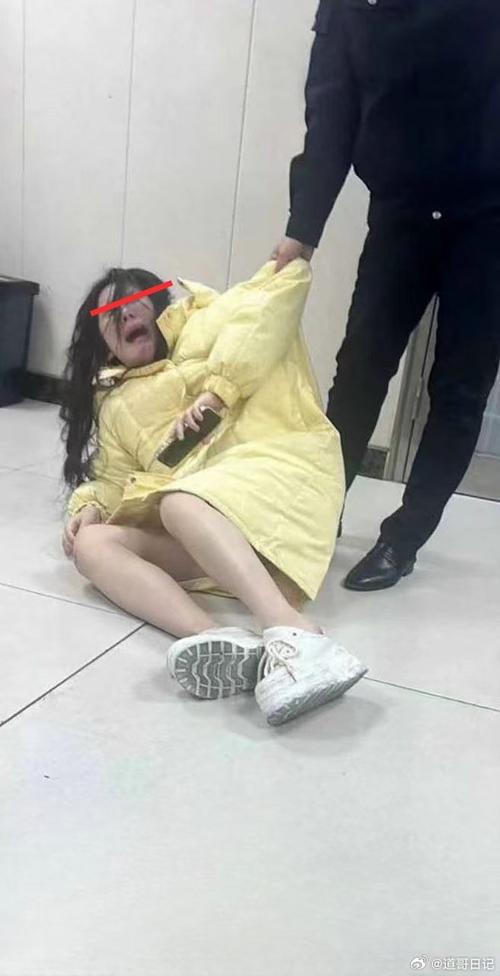 7777888888免费四肖和女子遭毒蛇咬伤身亡与女子遭毒蛇咬伤身亡视频