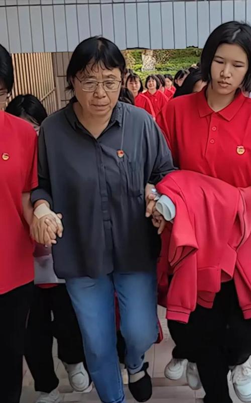 新澳天天开奖资料大全最新版和张桂梅将第15次送考与张桂梅连续11年送考从未缺席